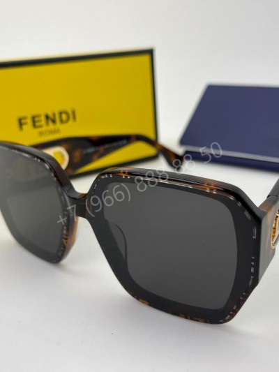 Солнцезащитные очки Fendi