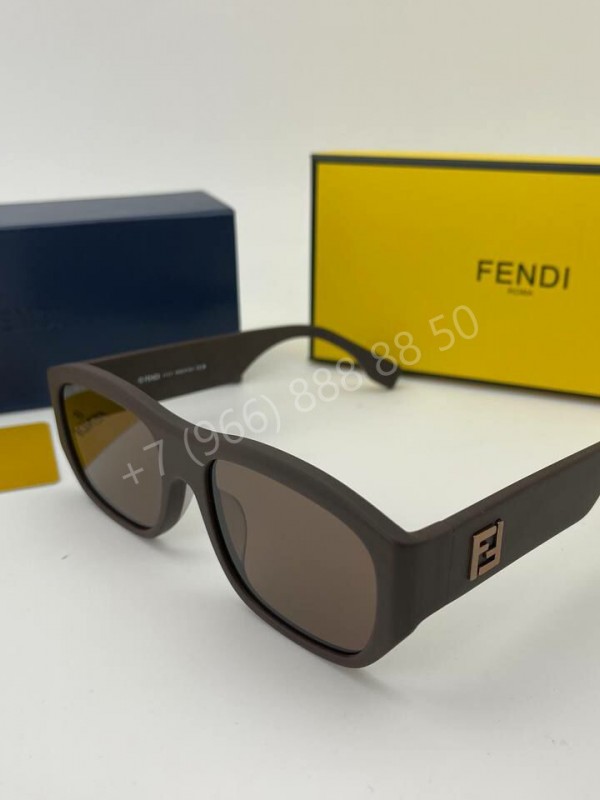 Солнцезащитные очки Fendi