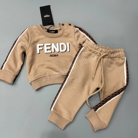 Костюм 	Fendi