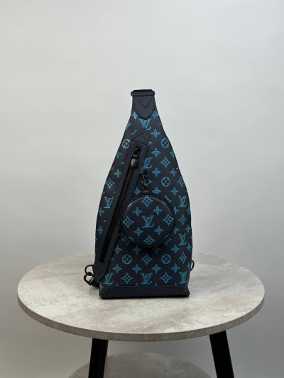 Сумка-слинг Louis Vuitton