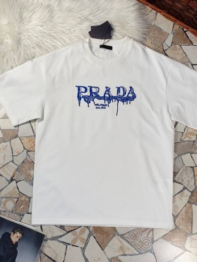 Футболка Prada