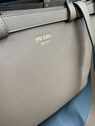 Сумка Prada