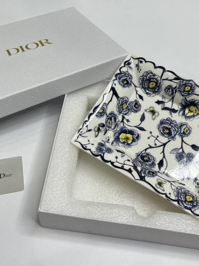 Блюдо Dior