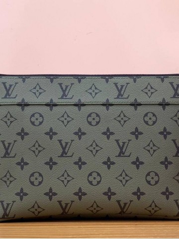 Клатч Louis Vuitton