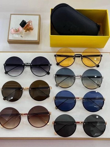 Солнцезащитные очки Fendi