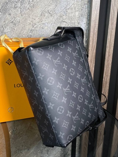 Сумка-мессенджер Louis Vuitton