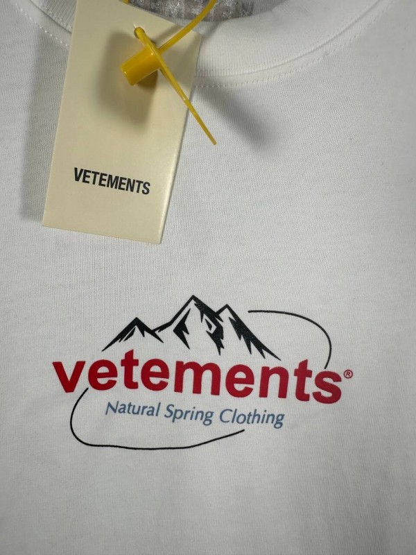 Футболка Vetements