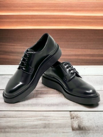 Дерби Prada