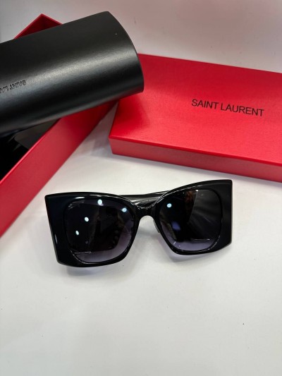 Солнцезащитные очки Yves Saint Laurent