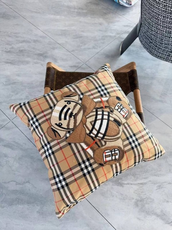 Подушка Burberry 45х45 см