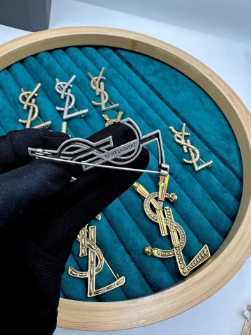 Брошь Yves Saint Laurent