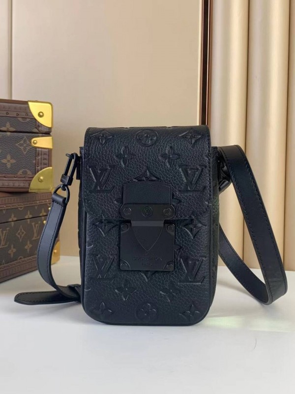 Сумка-мессенджер Louis Vuitton