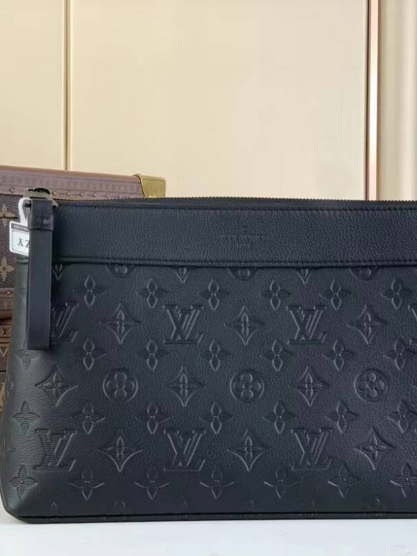 Клатч Louis Vuitton