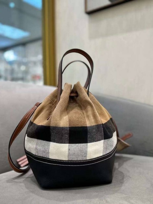 Сумка Burberry