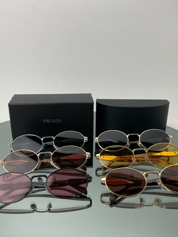 Солнцезащитные очки Prada