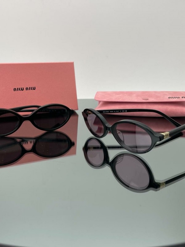 Солнцезащитные очки MIU MIU