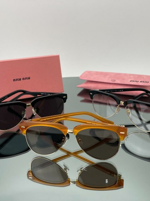 Солнцезащитные очки MIU MIU