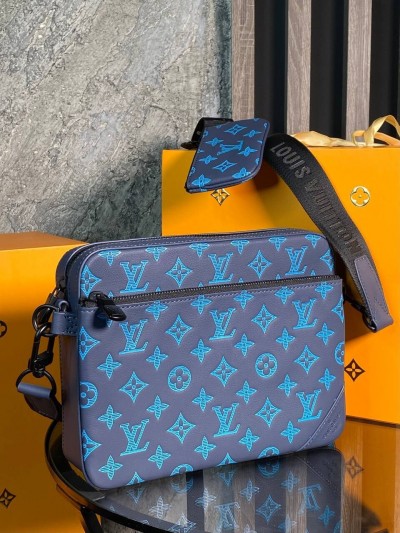 Сумка-мессенджер Louis Vuitton