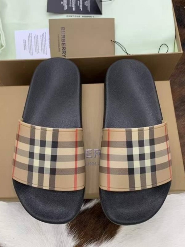 Шлепанцы Burberry