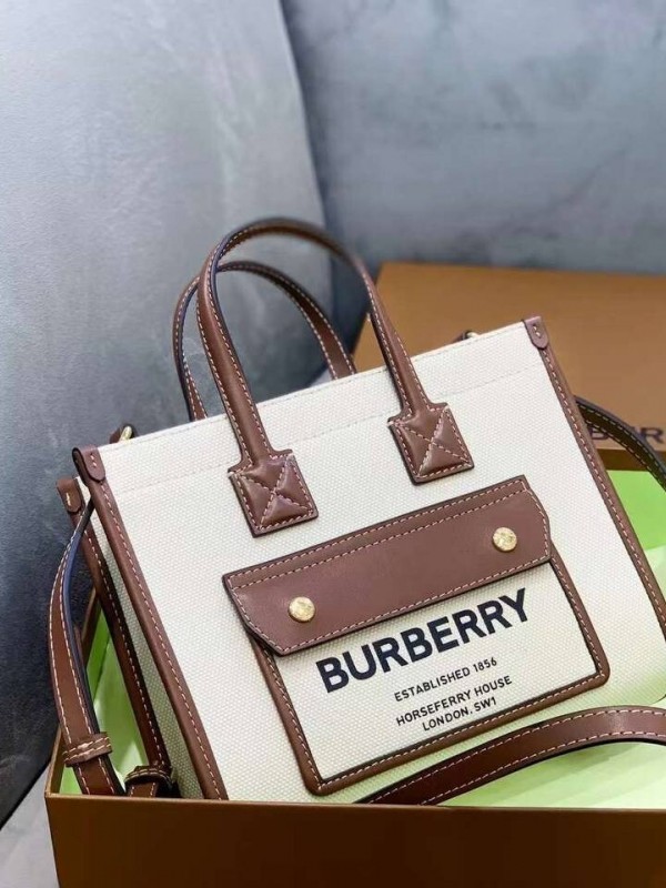 Сумка Burberry