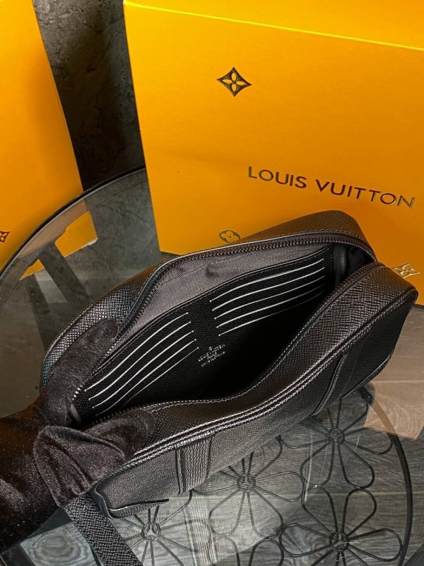 Клатч Louis Vuitton