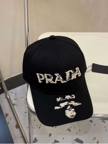 Кепка Prada