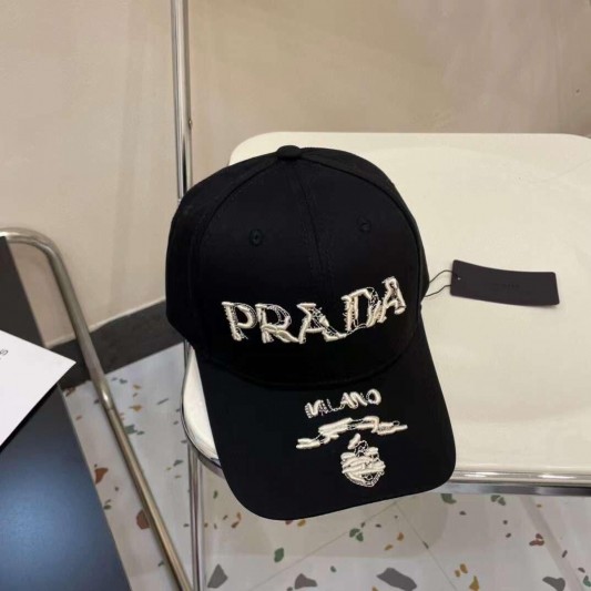 Кепка Prada