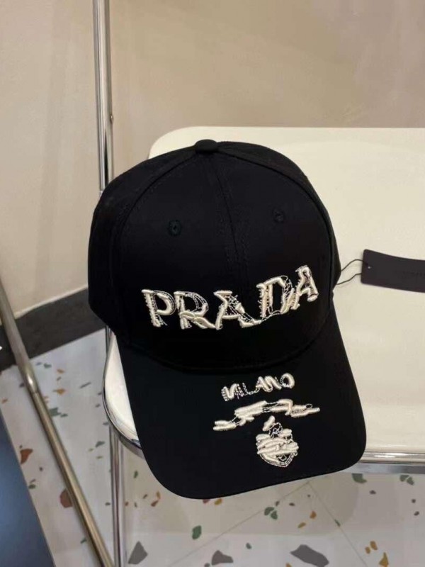 Кепка Prada