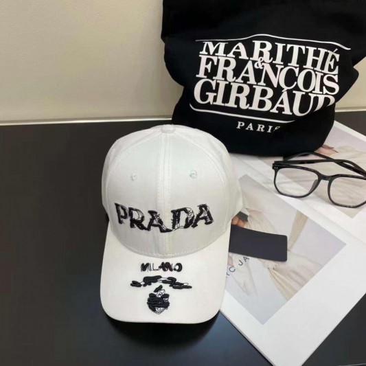 Кепка Prada