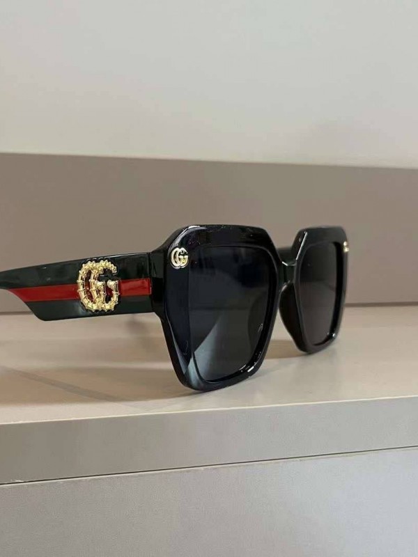 Солнцезащитные очки Gucci