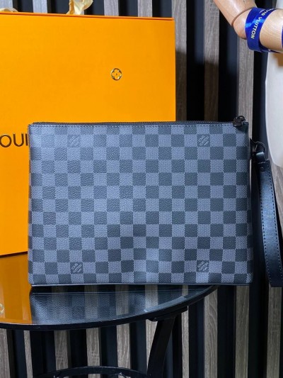 Клатч Louis Vuitton