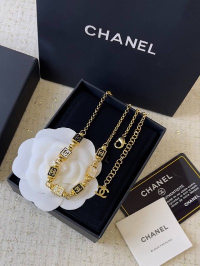 Колье CHANEL