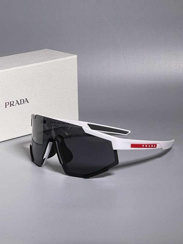 Очки Prada