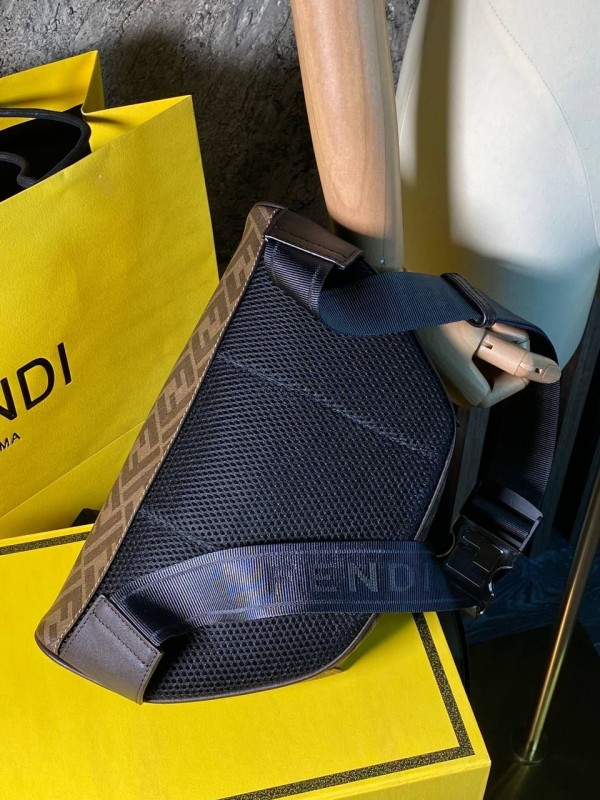 Поясная сумка Fendi