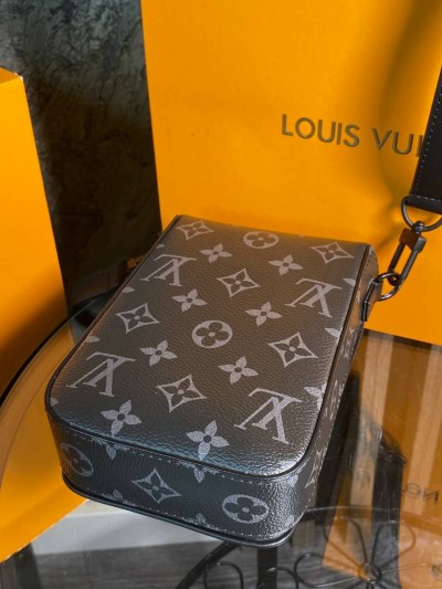 Сумка-мессенджер Louis Vuitton