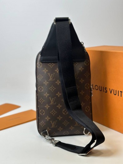 Сумка-слинг Louis Vuitton