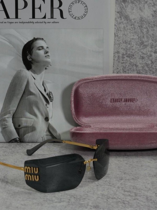 Солнцезащитные очки MIU MIU