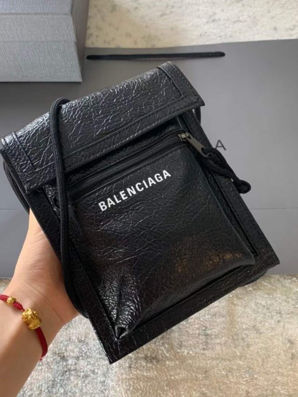 Сумка-мессенджер Balenciaga