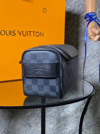 Несессер Louis Vuitton