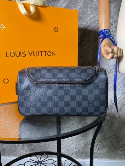 Несессер Louis Vuitton