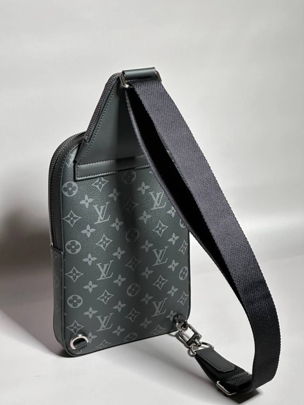 Сумка-слинг Louis Vuitton