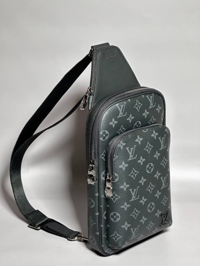 Сумка-слинг Louis Vuitton