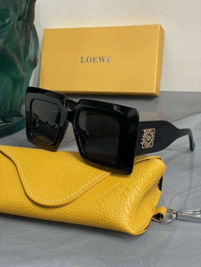 Солнцезащитные очки Loewe