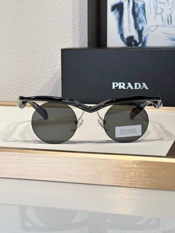 Солнцезащитные очки Prada