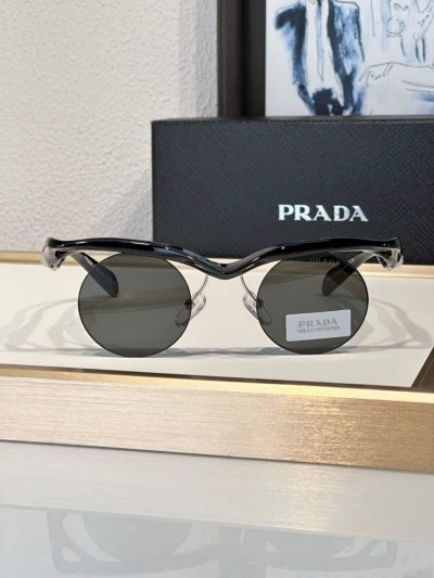 Солнцезащитные очки Prada