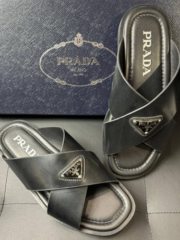 Шлепанцы Prada