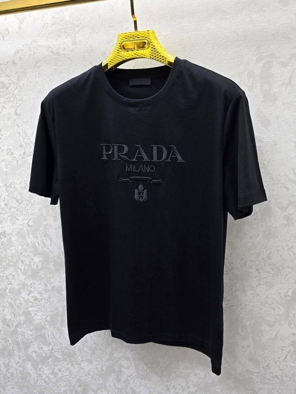 Футболка Prada