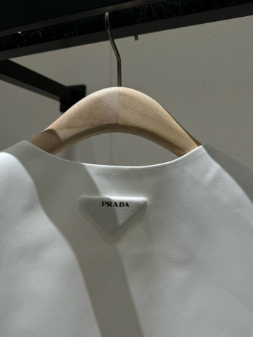 Жилет Prada