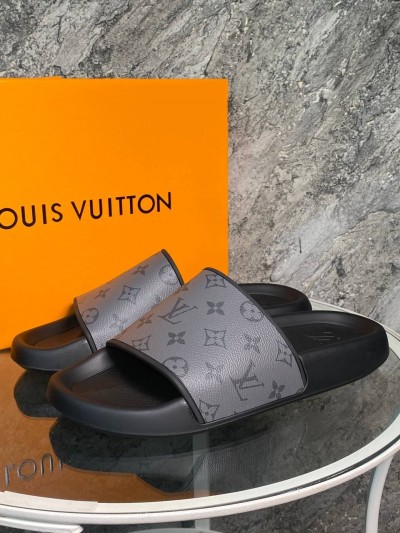 Шлепанцы Louis Vuitton