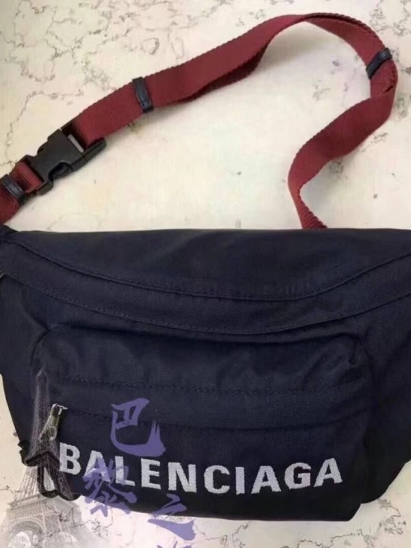 Сумка-мессенджер Balenciaga